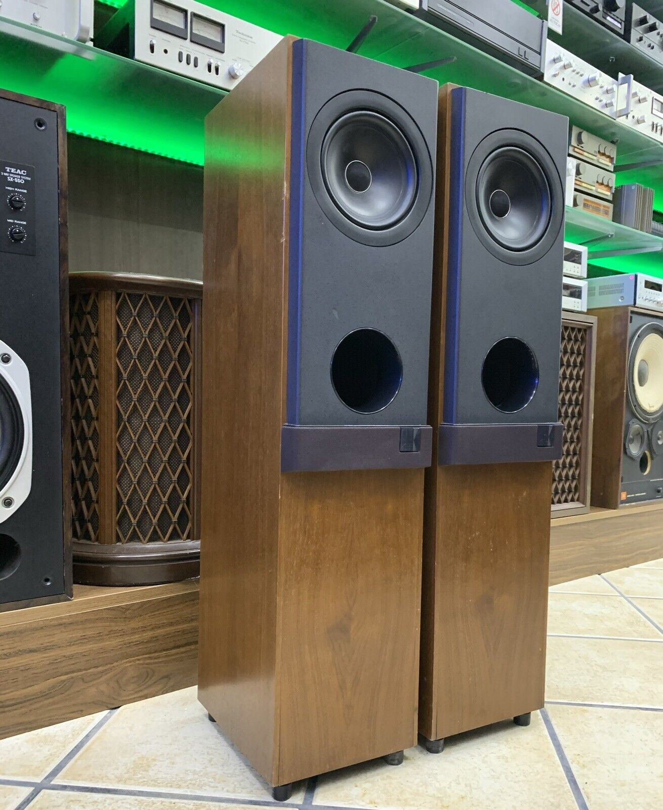 KEF REFERENCE SERIES Model 103/4S Hi End Vintage monitor Speaker 200 W Good Look