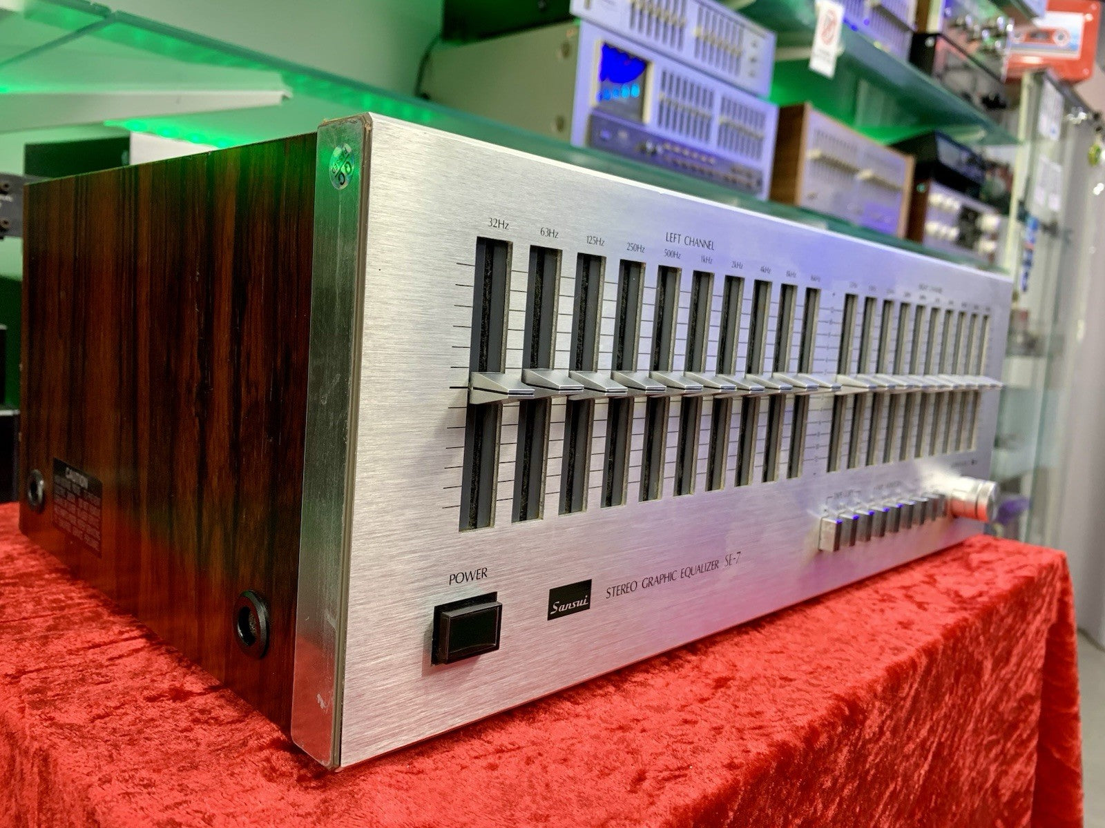 SANSUI SE-7 Stereo Graphic Equalizer  Vintage 1979  Wood WORK Like New Good Look