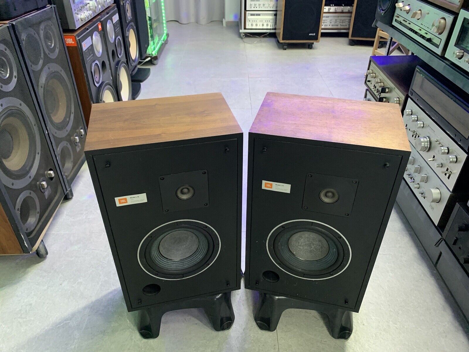 JBL L 19 Speakers 2 Way 35 Watts RMS Vintage 1977 Refurbished Work Good LOOK