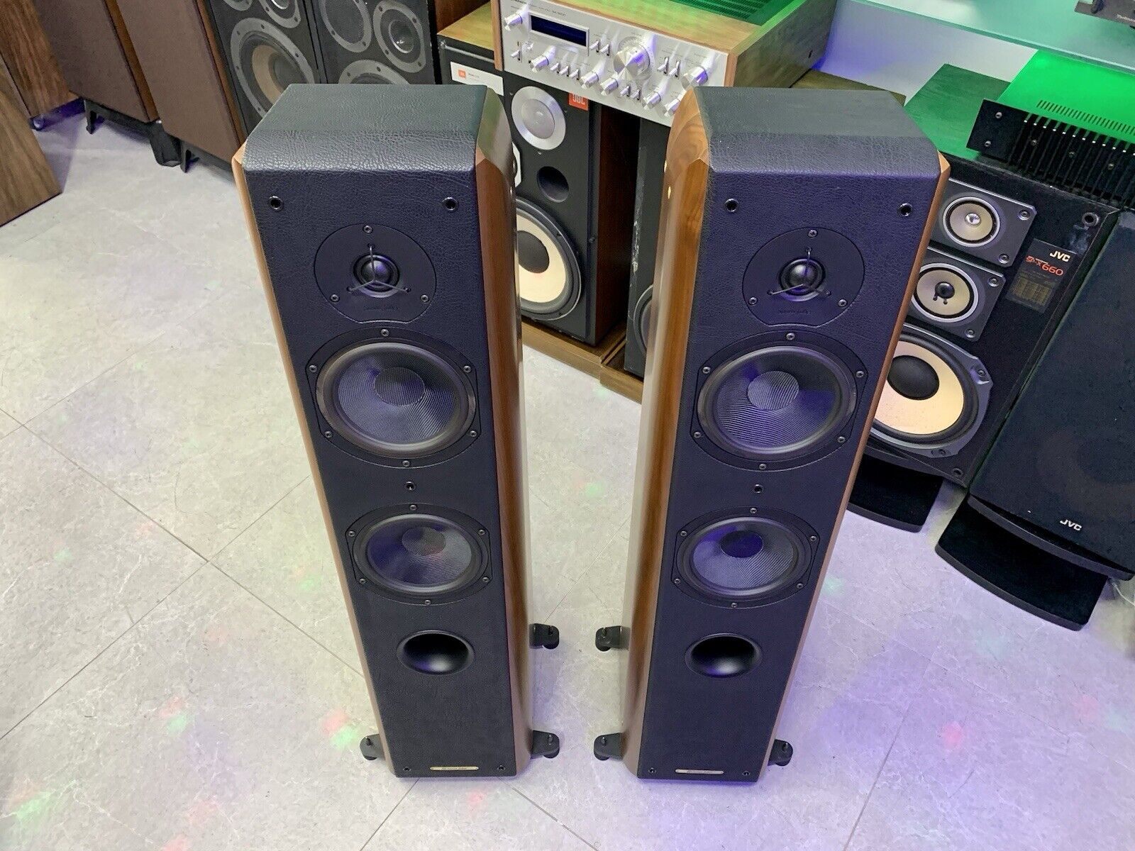 SONUS FABER GRAN PIANO HOME  Speakers 2 1/2 Way System 250 Watts RMS Good Look