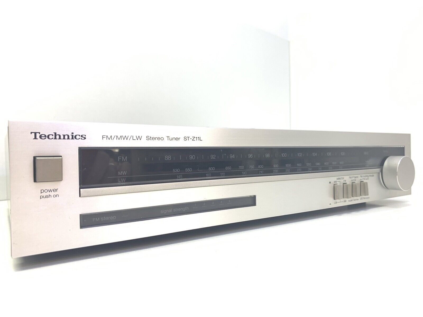 TECHNICS ST-Z11L FM/MW/LW Stereo Tuner Digital High End Vintage 1982 Like New