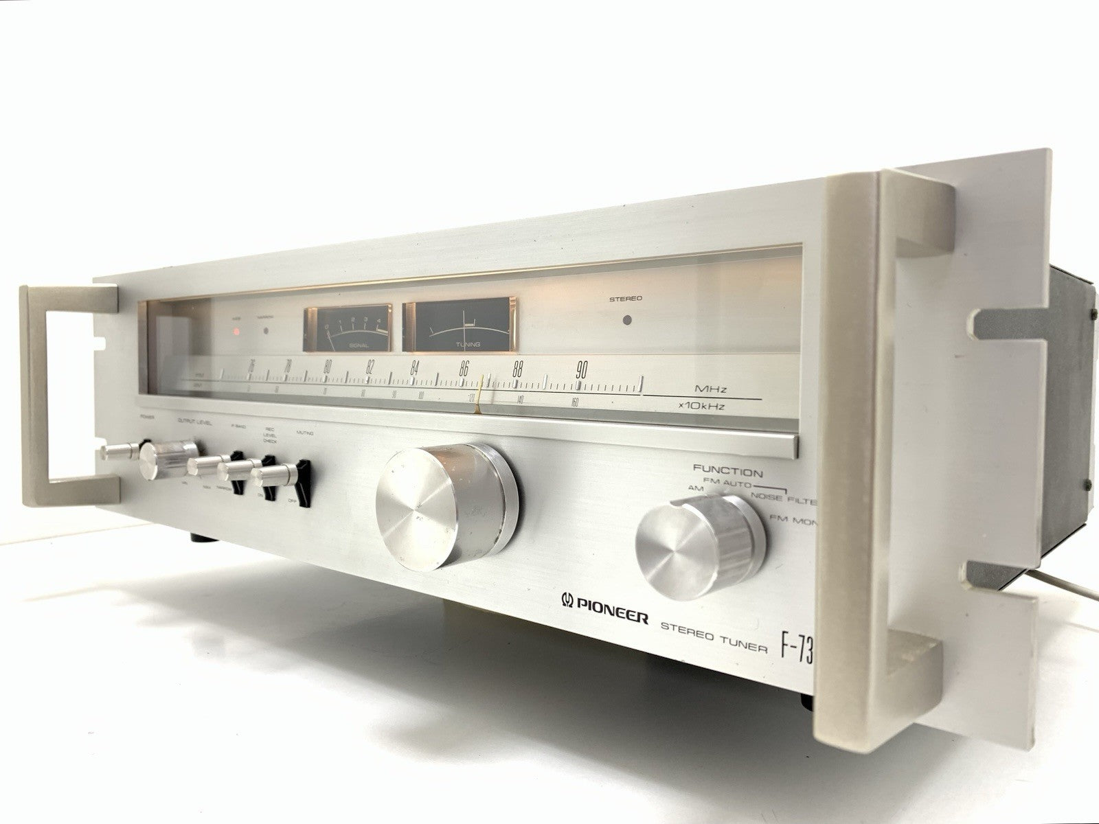 PIONEER F 73 AM/FM 76-108MHz Stereo Analogue Tuner Vintage 1980 WORK Good Look