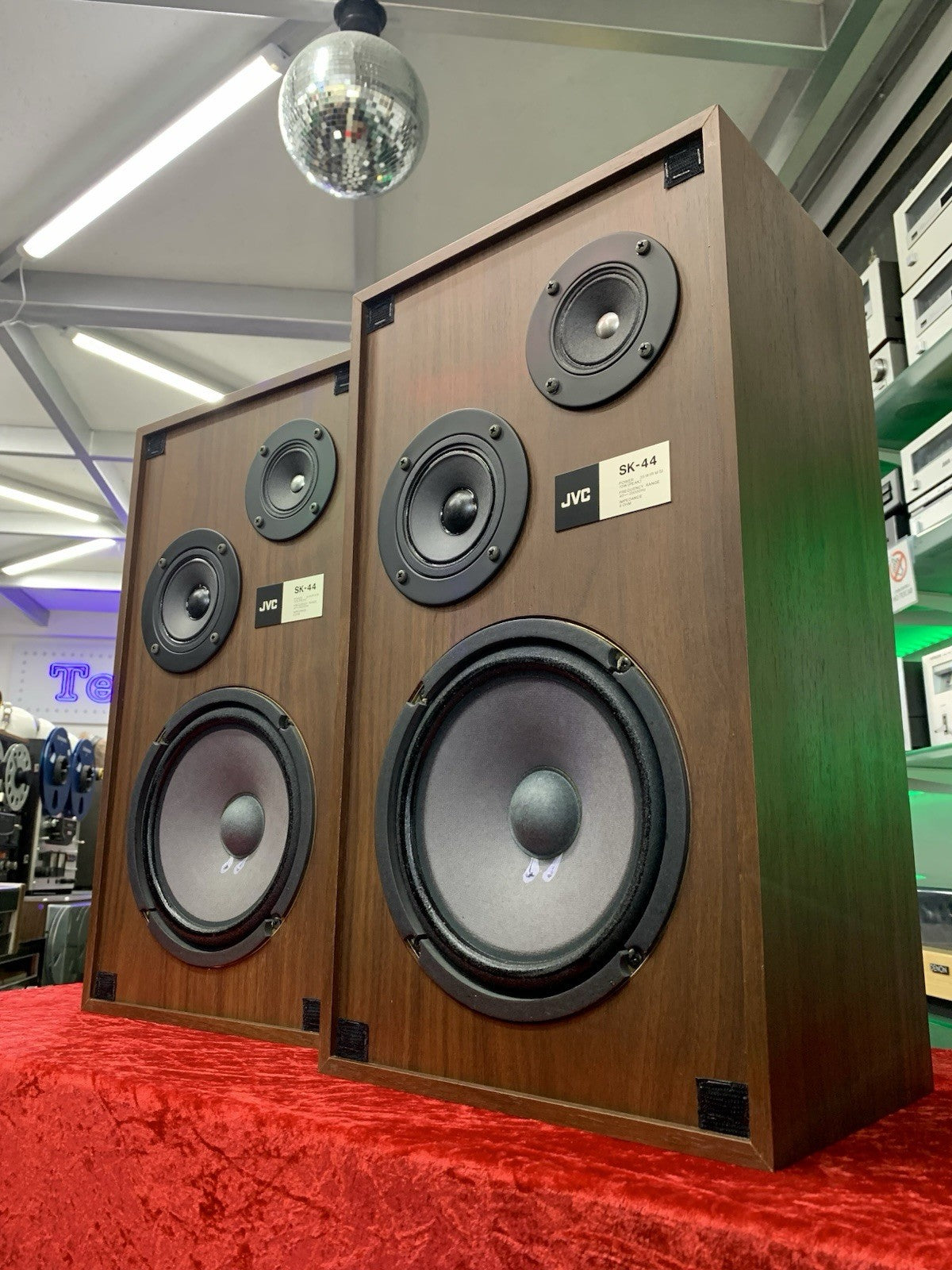 JVC SK 44 Speakers 3 Way System 70 Watts Vintage 1976 OLD STOCK NEW NEVER USED