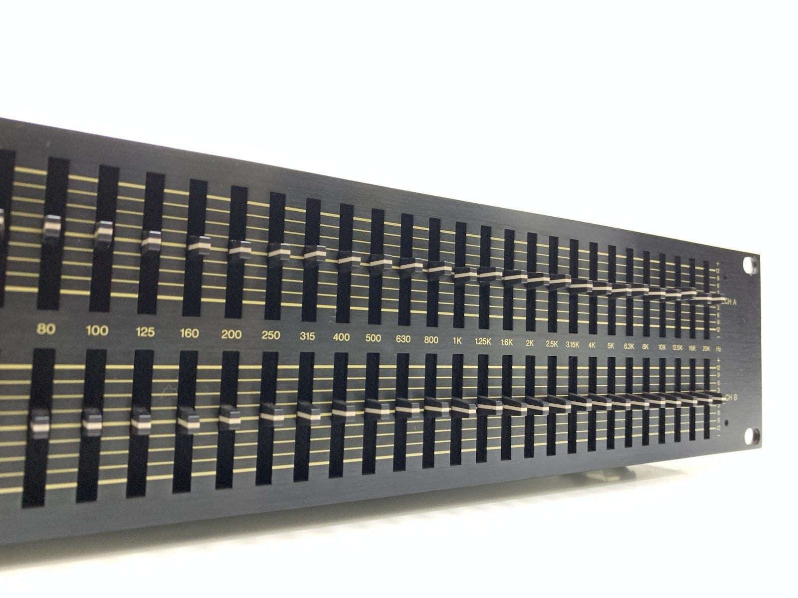 YAMAHA Q2031A Professional Graphic Equalizer 31 Bands Vintage Work Good Look