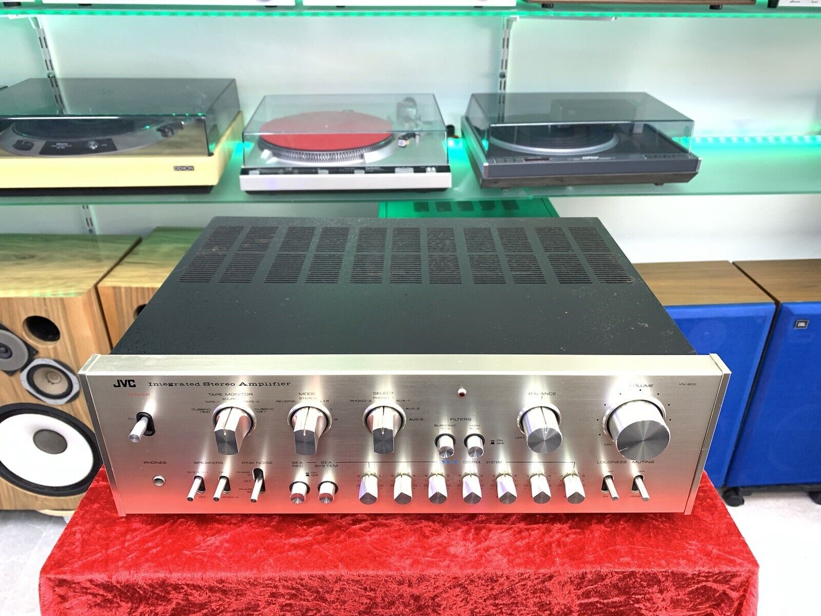JVC VN-900 STEREO INTEGRATED AMPLIFIER 50+50Watts RMS Vintage 1973 WORK GoodLook