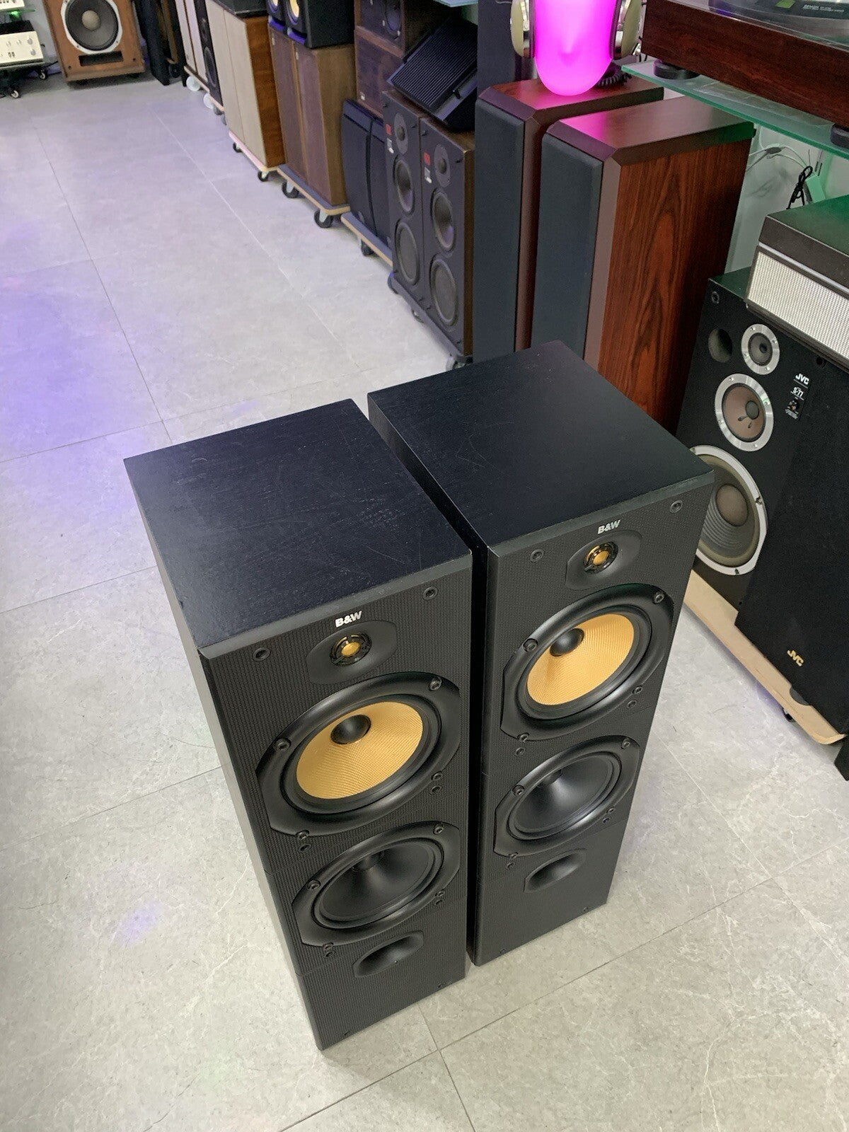 BOWERS & WILKINS B&W DM 603 Speakers 2,5 Way 120 Watts RMS Hi End WORK Good Look