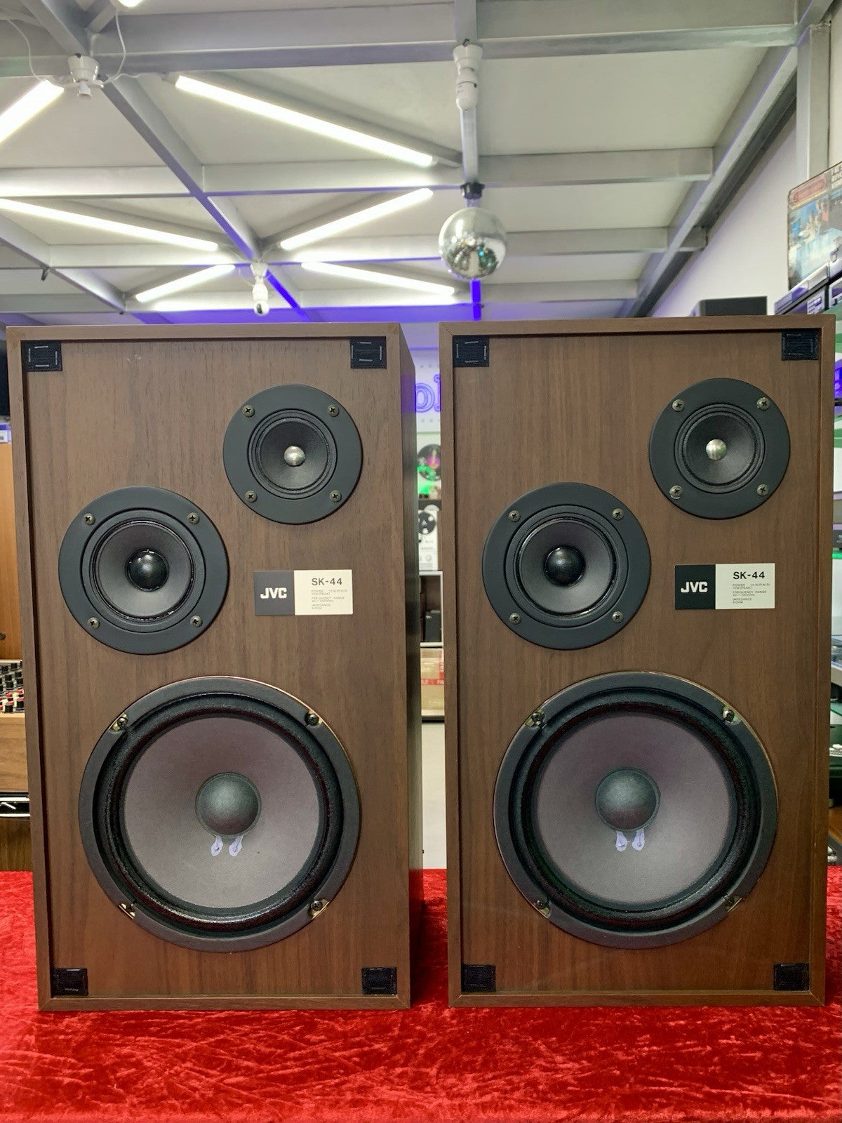 JVC SK 44 Speakers 3 Way System 70 Watts Vintage 1976 OLD STOCK NEW NEVER USED