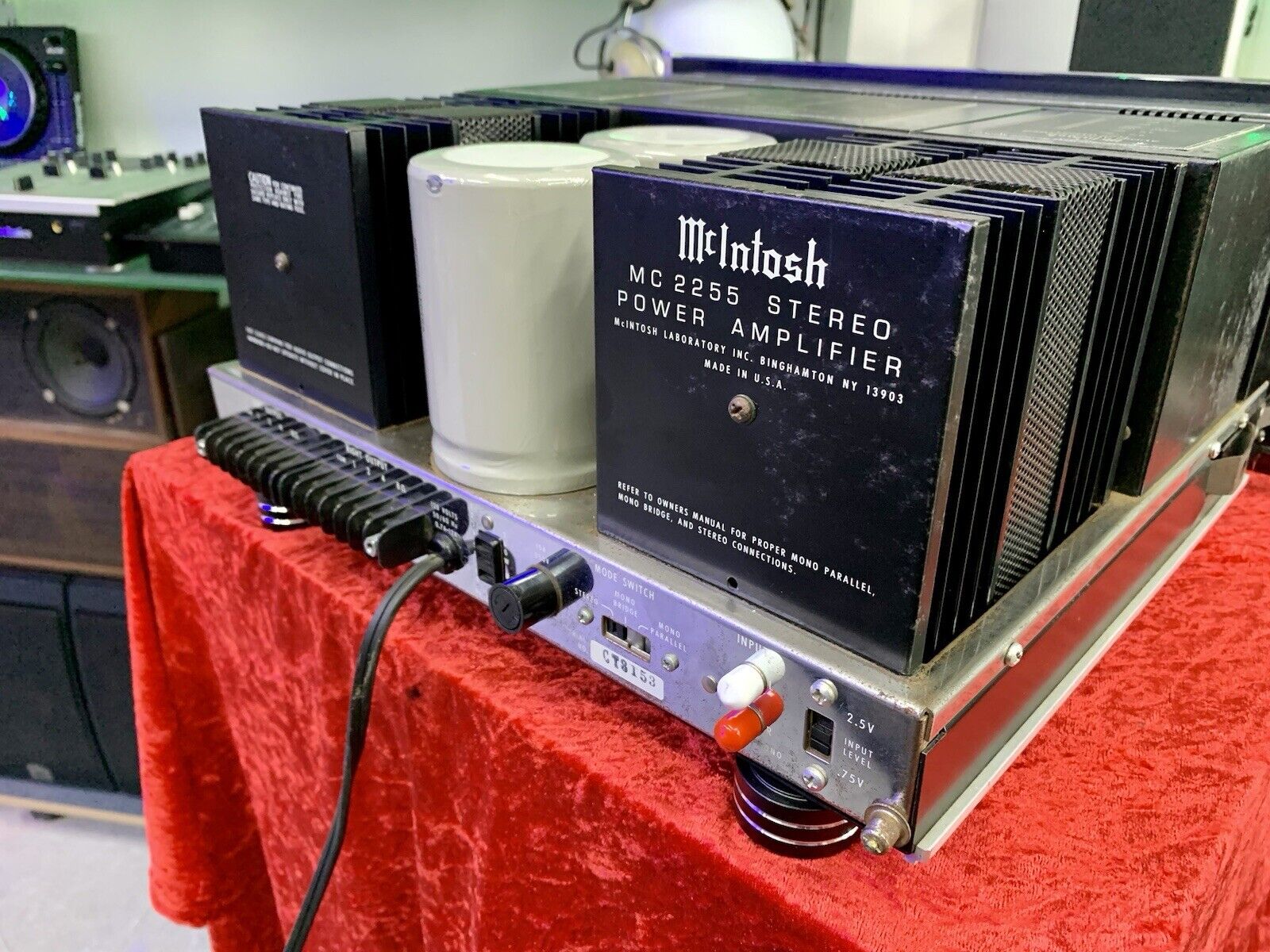 McINTOSH MC 2255 Stereo Power Amplifier 250+250 WRMS Vintage 1981 WORK Good Look