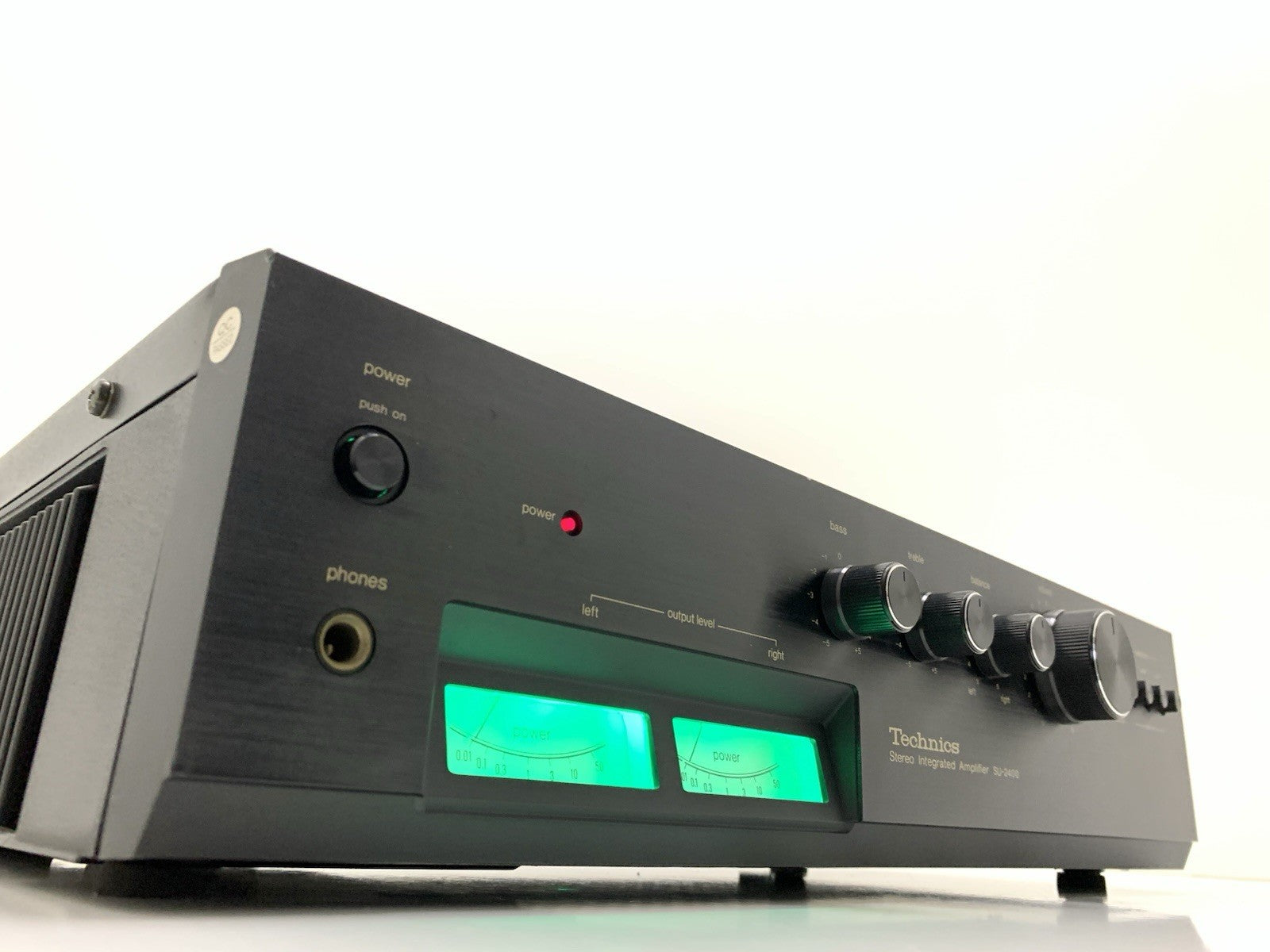 TECHNICS SU 2400 Stereo Integrated Amplifier 22+22 W RMS Vintage 1977 GOOD LOOK