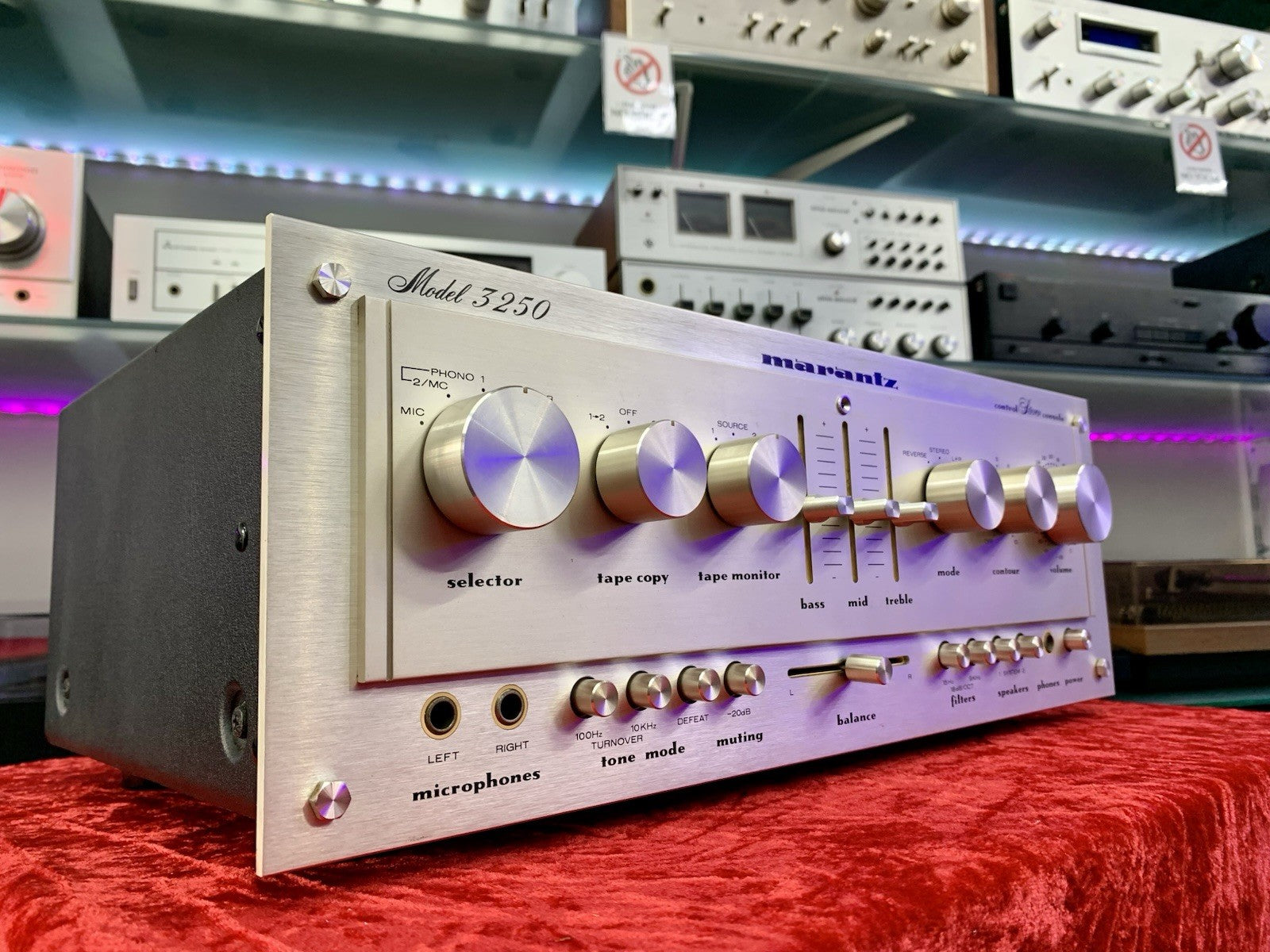 MARANTZ Model 3250 Stereo Pre Amplifier Vintage 1978 High End Working Good Look