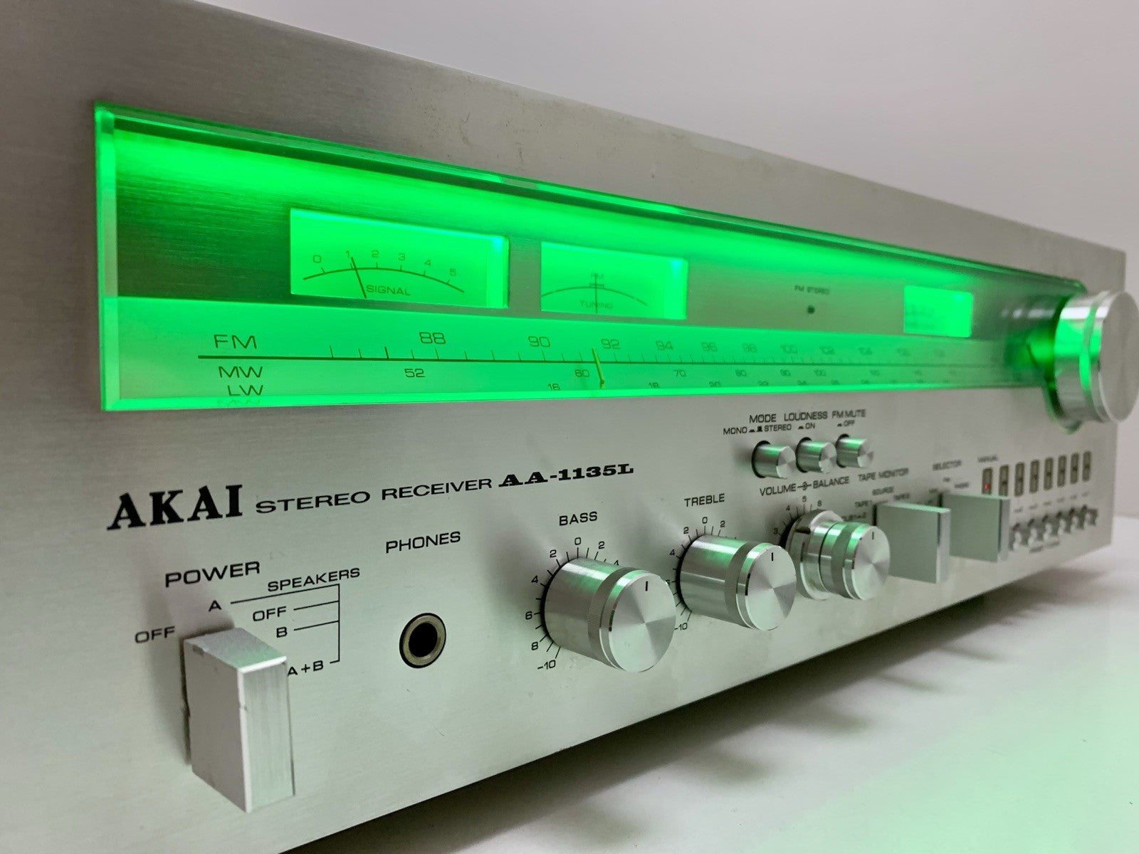 AKAI AA 1135L Stereo HiFi Receiver 38+38 Watts RMS Vintage 1979 WORK GOOD LOOK
