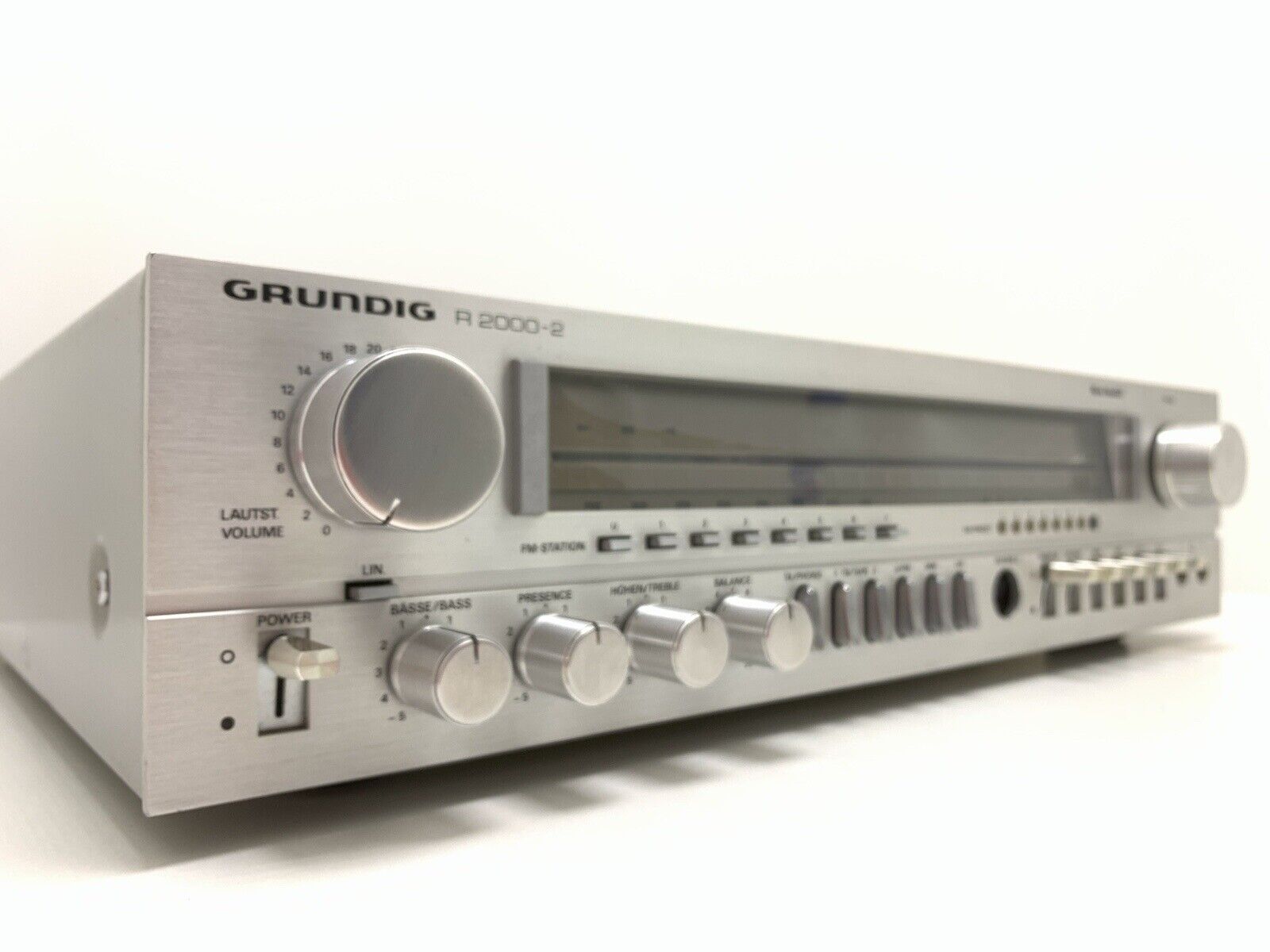 GRUNDIG R2000-2 Stereo Amplifier 2X50 WRMS Vintage 1980 Good Look AM/FM NOT WORK