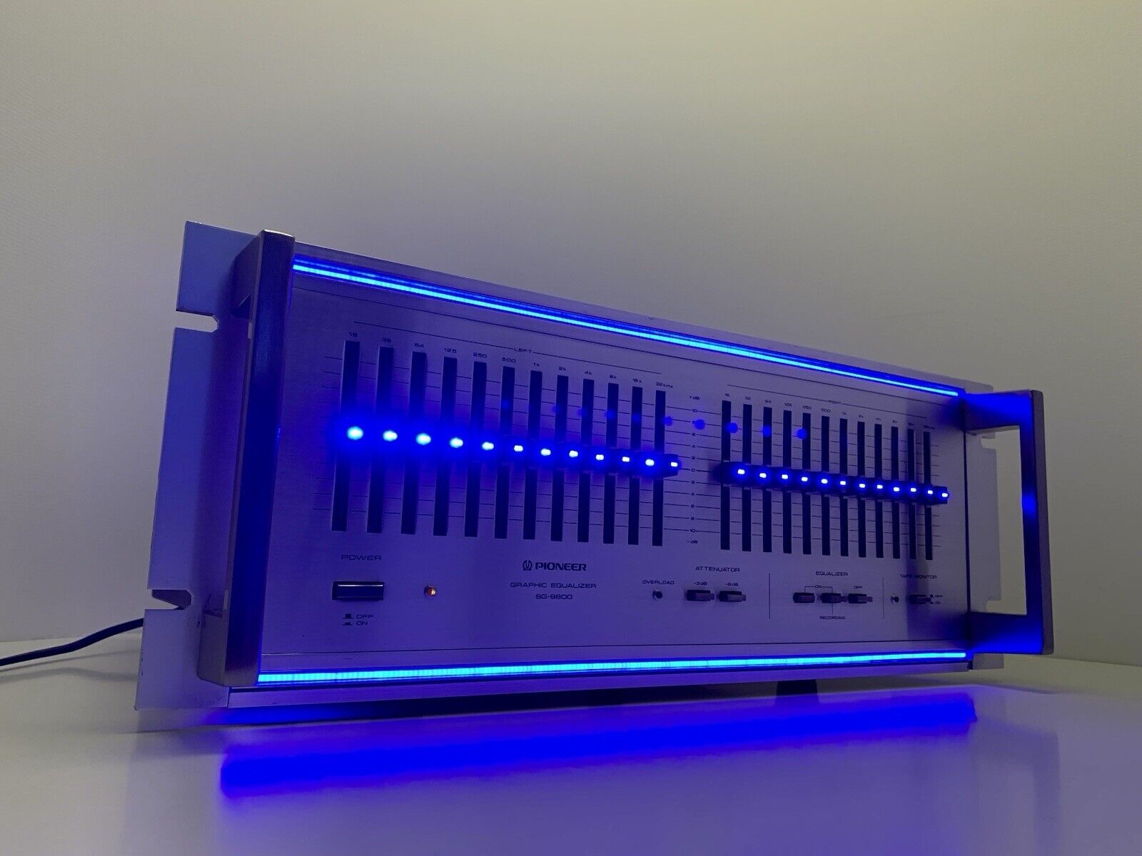 PIONEER SG 9800 RARE SPEC RACK Graphic Equalizer BLUE LED Vintage Work Like New