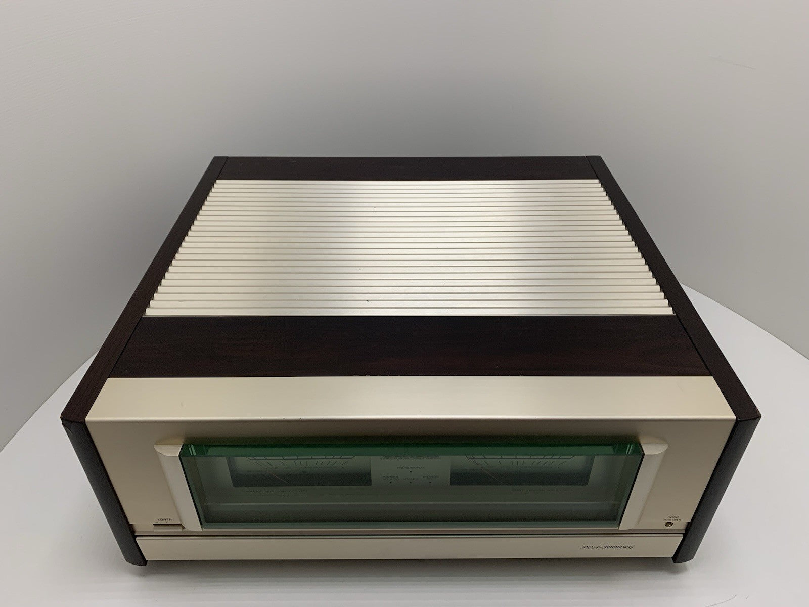 DENON POA 3000RG Stereo Power Amplifier 250+250 WRMS Vintage 1990 WORK Good Look