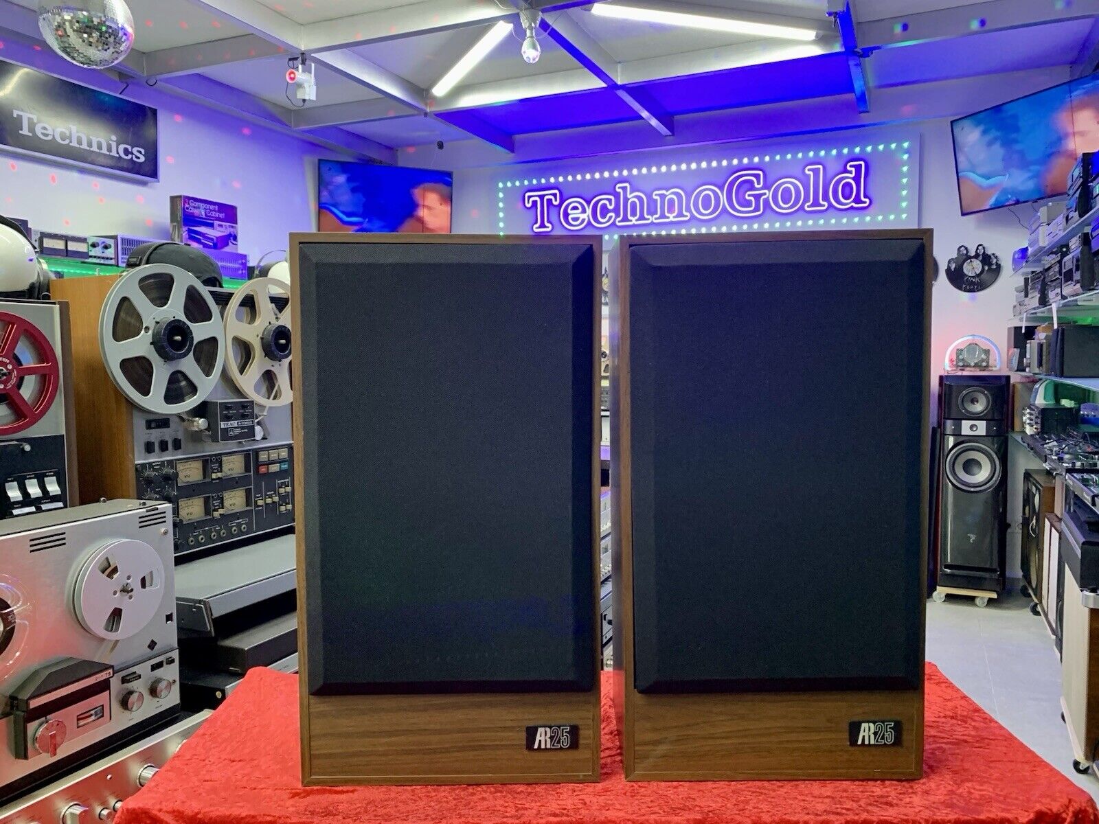Acoustic Research AR 25 Speakers 2 Way 50 Watts RMS Vintage 1979 WORK Good Look