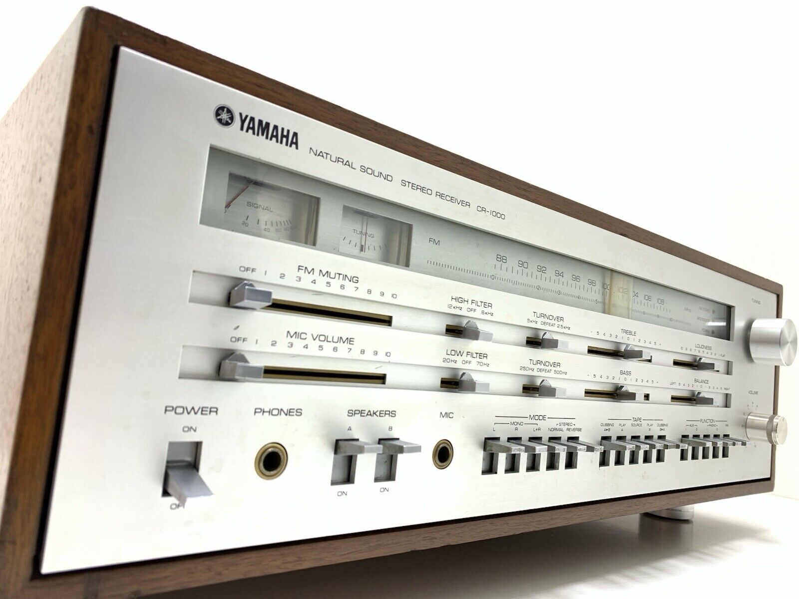 YAMAHA CR-1000 FM Stereo Receiver 70+70W RMS Vintage 1974 Refurbished Good Look