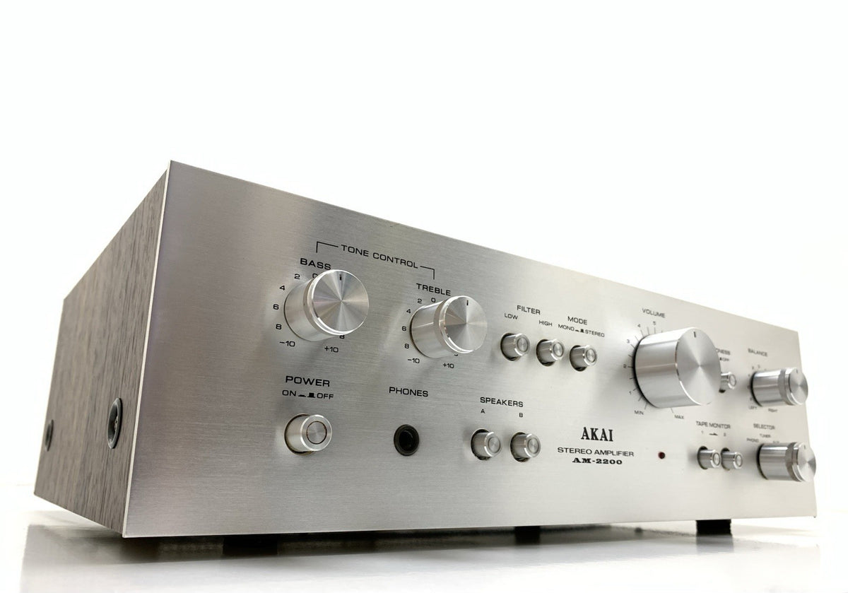 AKAI AM 2200 Stereo Integrated Amplifier 20+20 Watts RMS Vintage WORK Good Look