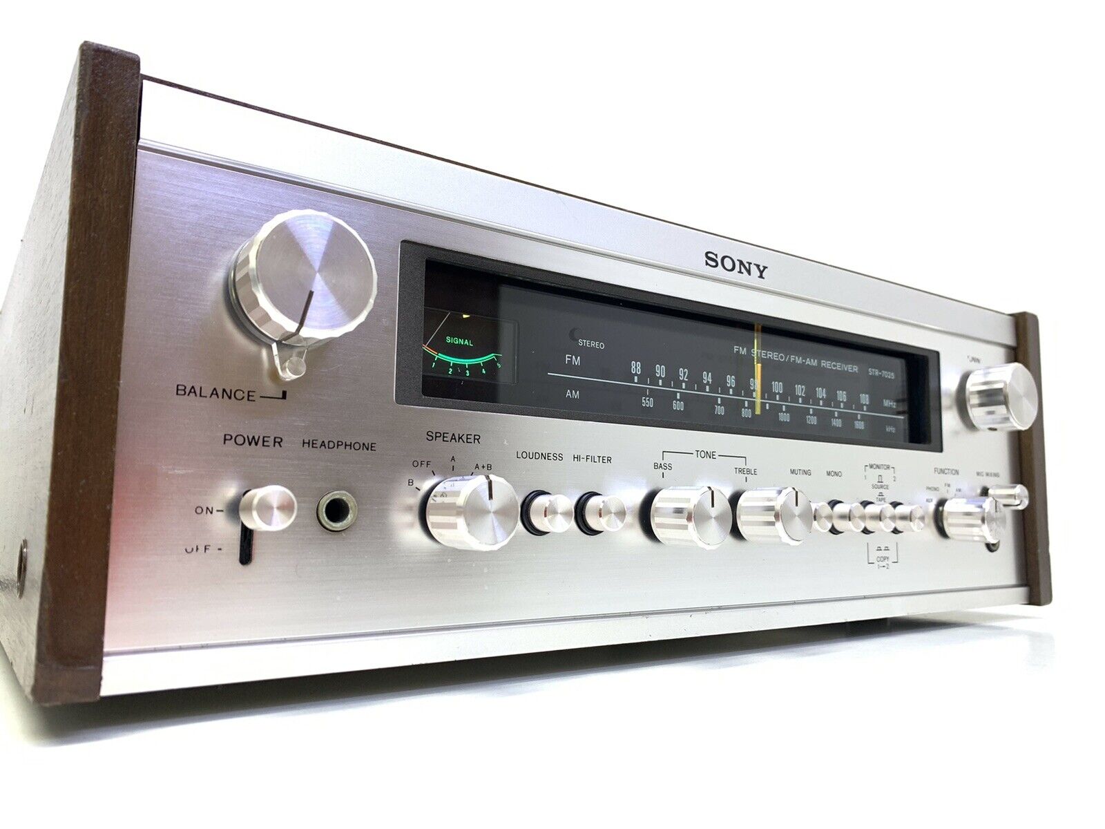 SONY STR-7025 Stereo Receiver 36 Watts RMS Vintage 1974 Refurbished Good Look