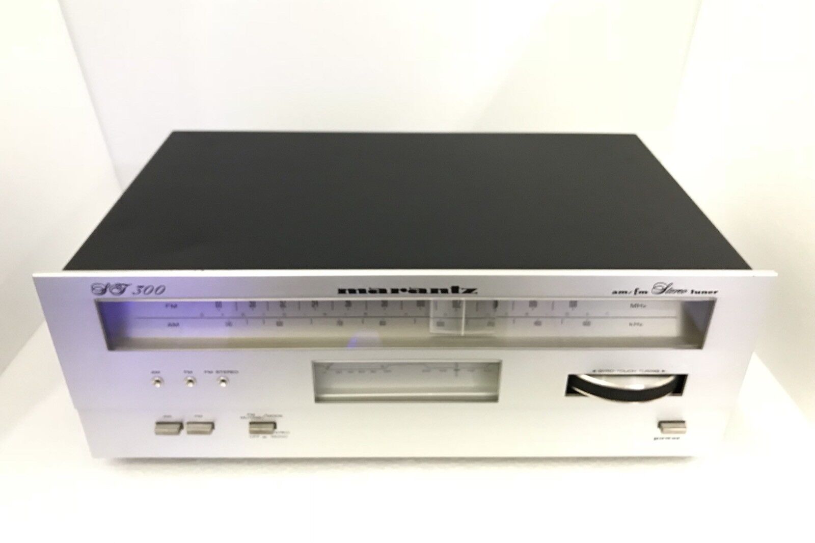 MARANTZ ST-300 AM FM Stereo Tuner analogue Rare Vintage 1980 Like New