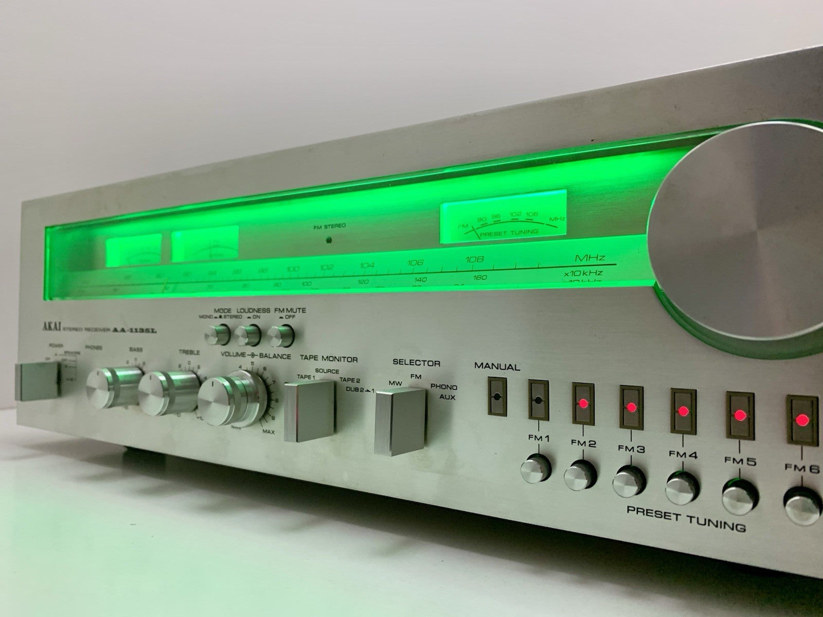 AKAI AA 1135L Stereo HiFi Receiver 38+38 Watts RMS Vintage 1979 WORK GOOD LOOK