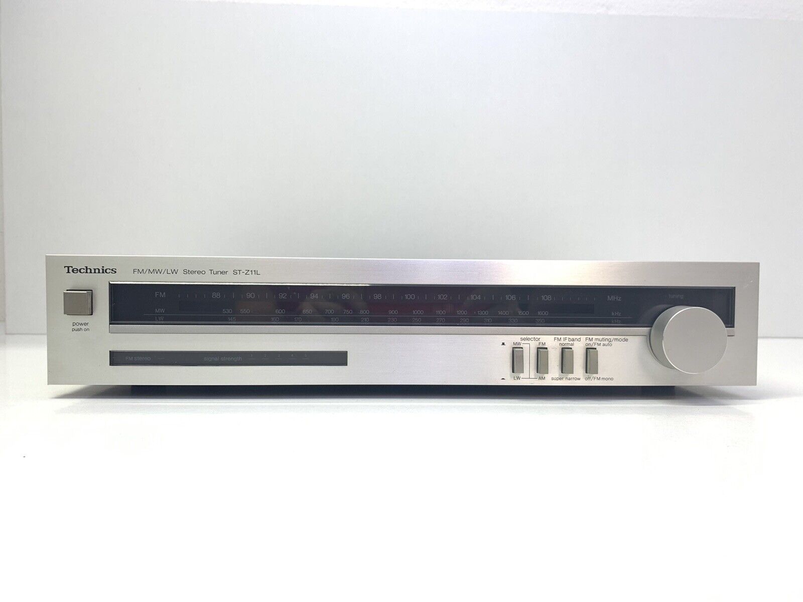 TECHNICS ST-Z11L FM/MW/LW Stereo Tuner Digital High End Vintage 1982 Like New
