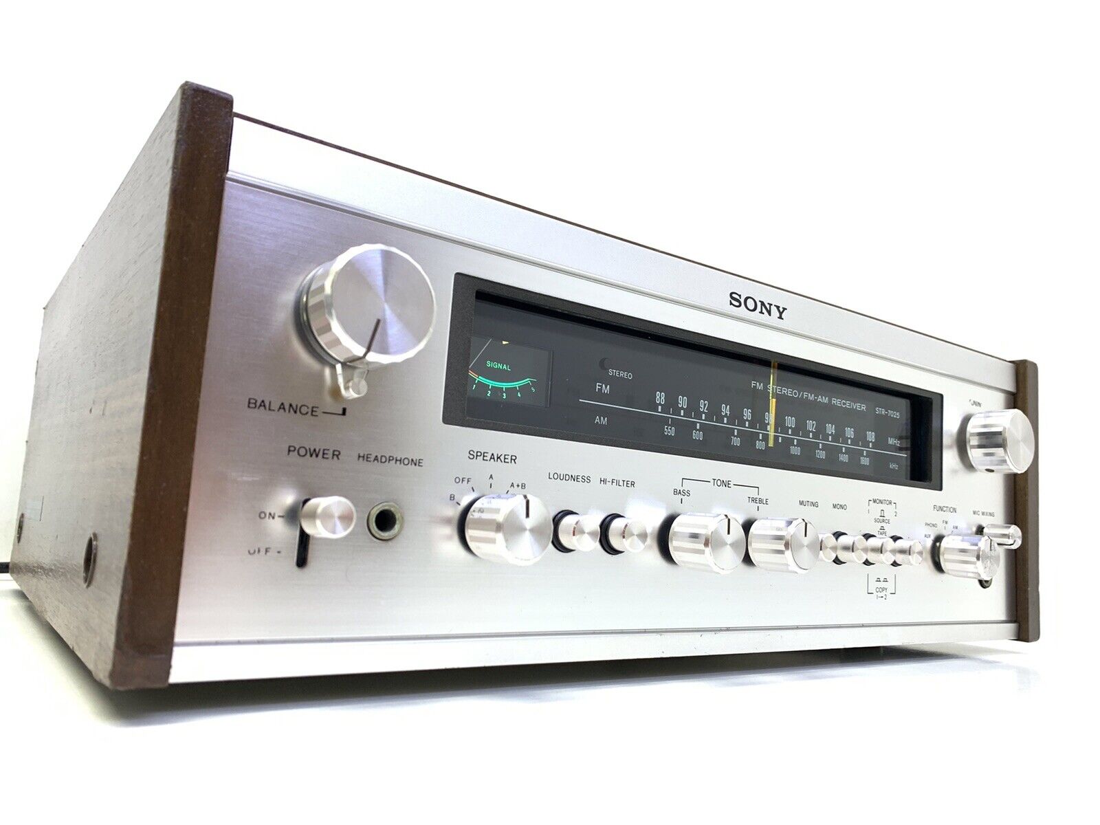SONY STR-7025 Stereo Receiver 36 Watts RMS Vintage 1974 Refurbished Good Look