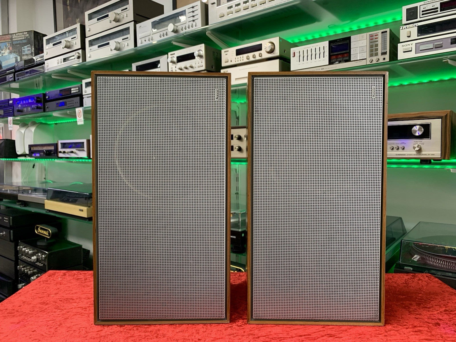 HECO Professional P 4001 Speakers 3 Way 40 Watts RMS Vintage 1971 WORK Good Look