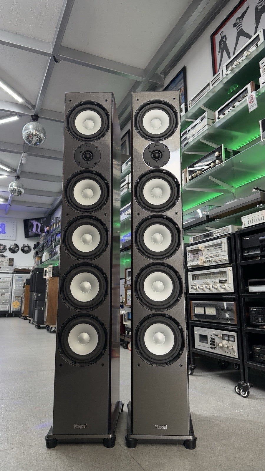 MAGNAT QUANTUM 908 High End 6 Speakers 3Way 320 Watts RMS Vintage WORK Good Look