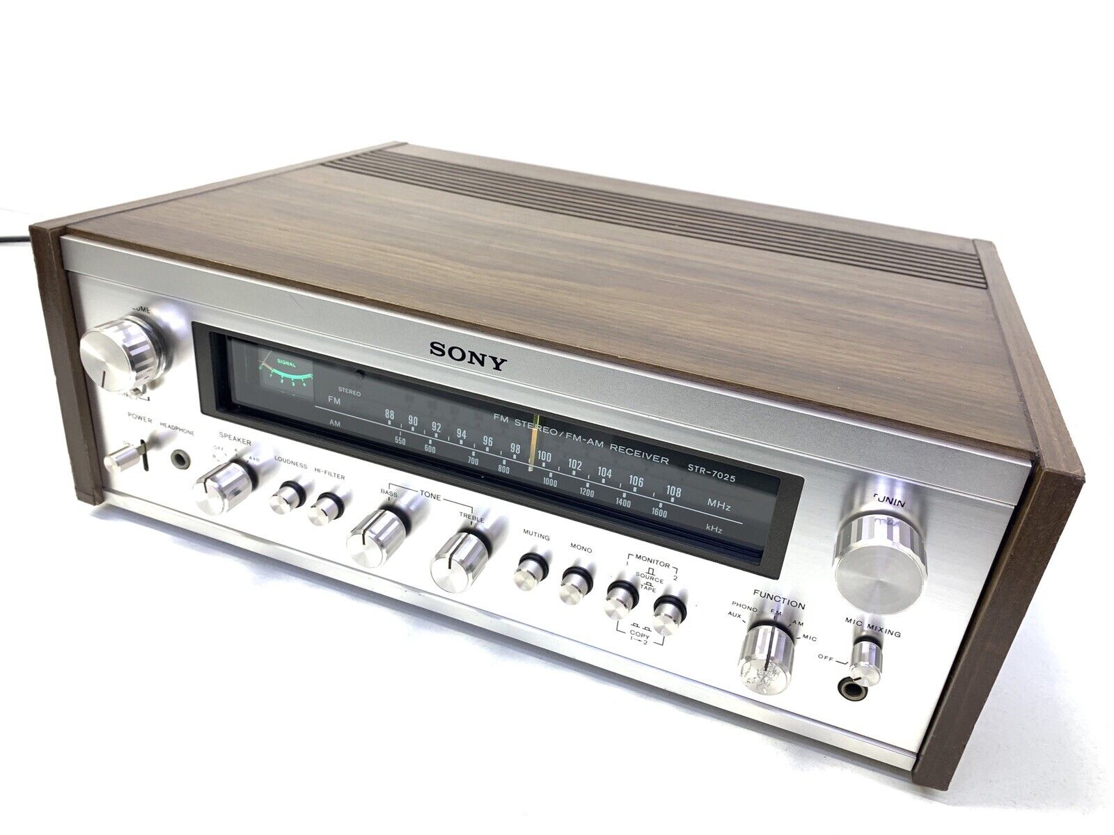 SONY STR-7025 Stereo Receiver 36 Watts RMS Vintage 1974 Refurbished Good Look