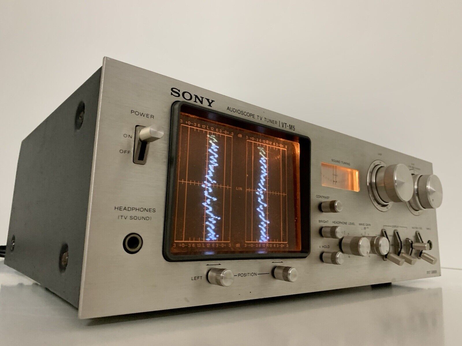 SONY AUDIO SCOPE TV TUNER VT-M5 Hi End Vintage 1977 RARE WORK 220Volts Good Look