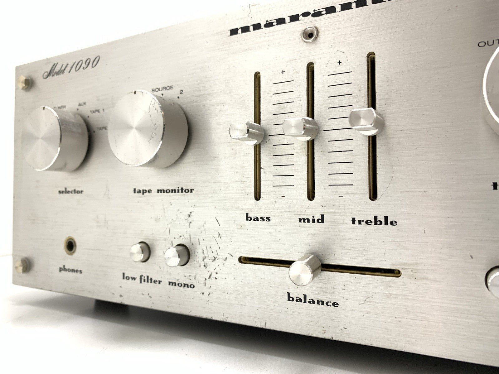 MARANTZ 1090 Stereo Integrated Amplifier 45+44 W RMS Vintage 1977 WORK Good Look