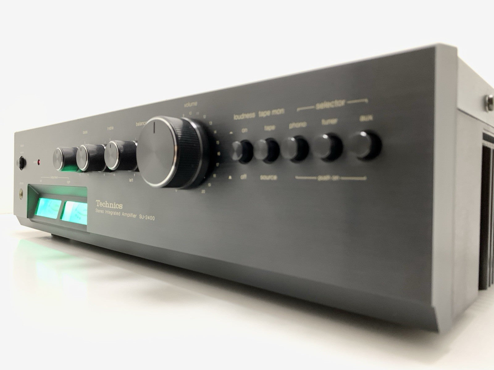 TECHNICS SU 2400 Stereo Integrated Amplifier 22+22 W RMS Vintage 1977 GOOD LOOK