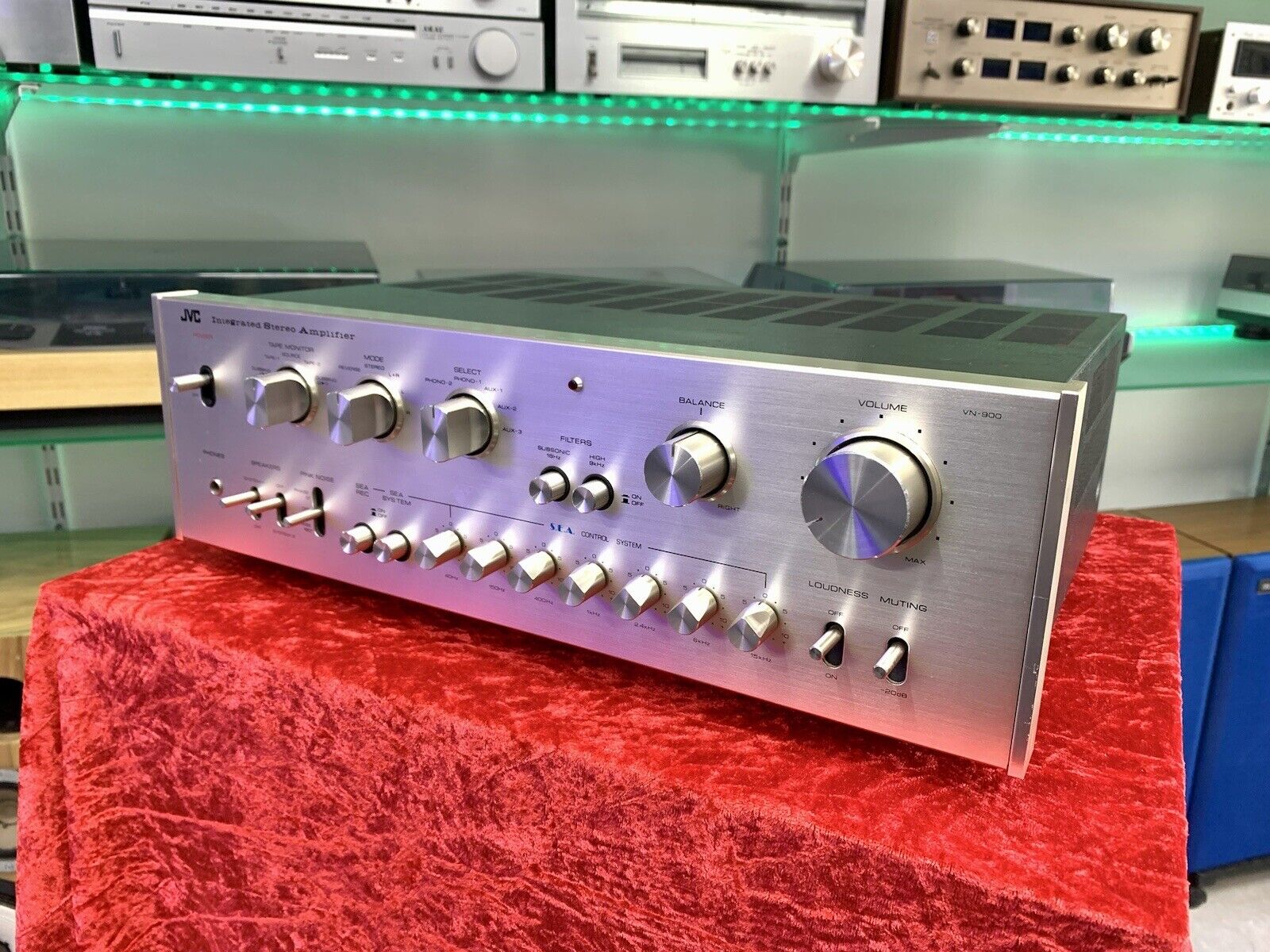 JVC VN-900 STEREO INTEGRATED AMPLIFIER 50+50Watts RMS Vintage 1973 WORK GoodLook
