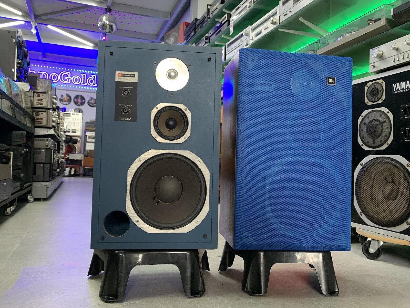 JBL 4313B LEGENDARY Studio Monitor Speakers Vintage 1980 Original Work Good Look
