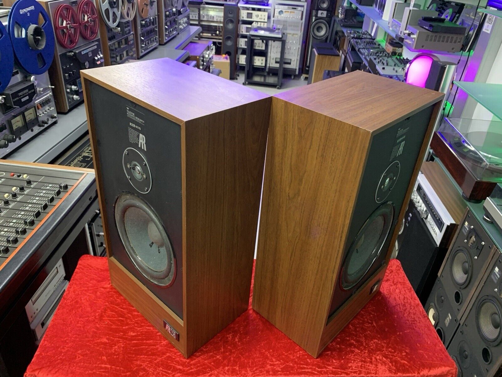 Acoustic Research AR 25 Speakers 2 Way 50 Watts RMS Vintage 1979 WORK Good Look