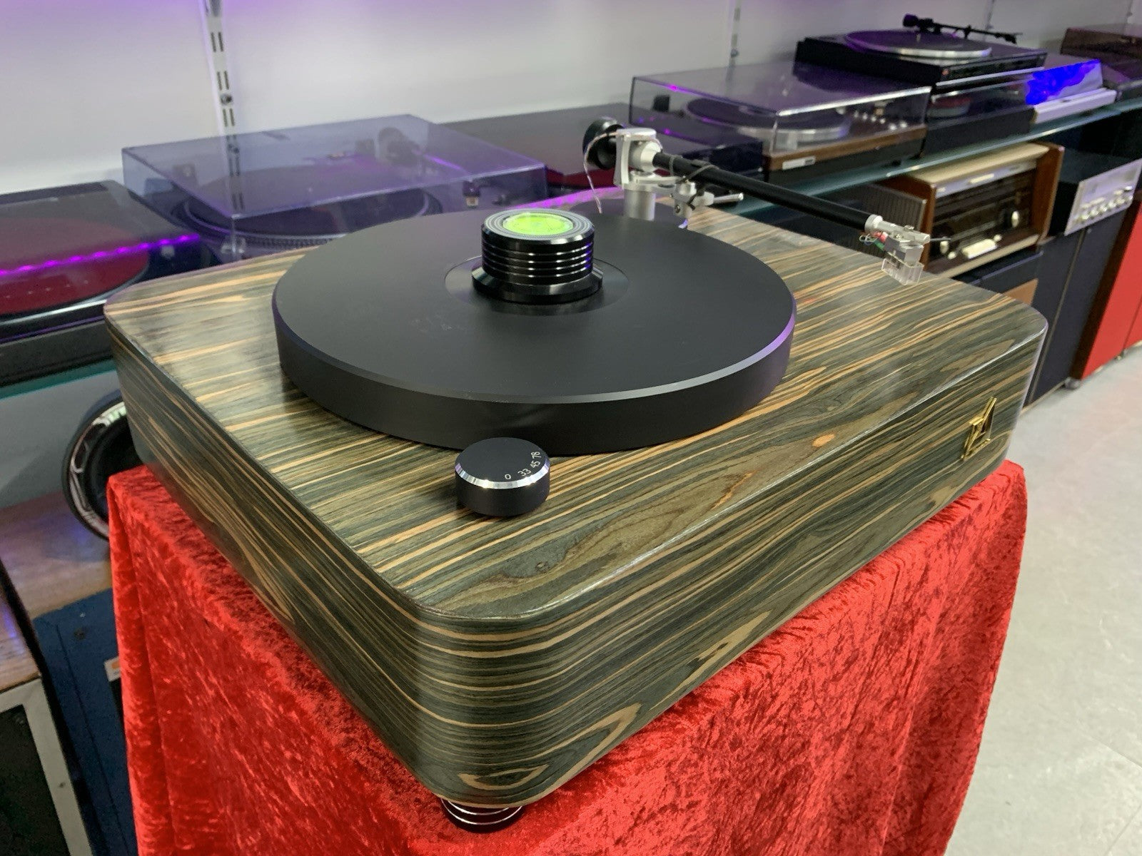 CLEARAUDIO Turntable Concept EXCLUSIVE Record Player Palo Sandro Wood Good Look