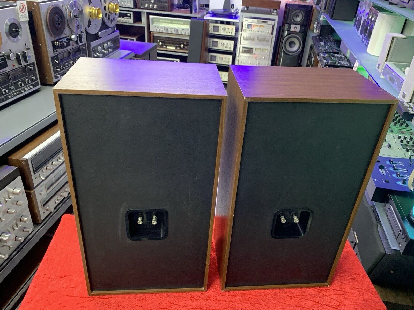 Acoustic Research AR 25 Speakers 2 Way 50 Watts RMS Vintage 1979 WORK Good Look