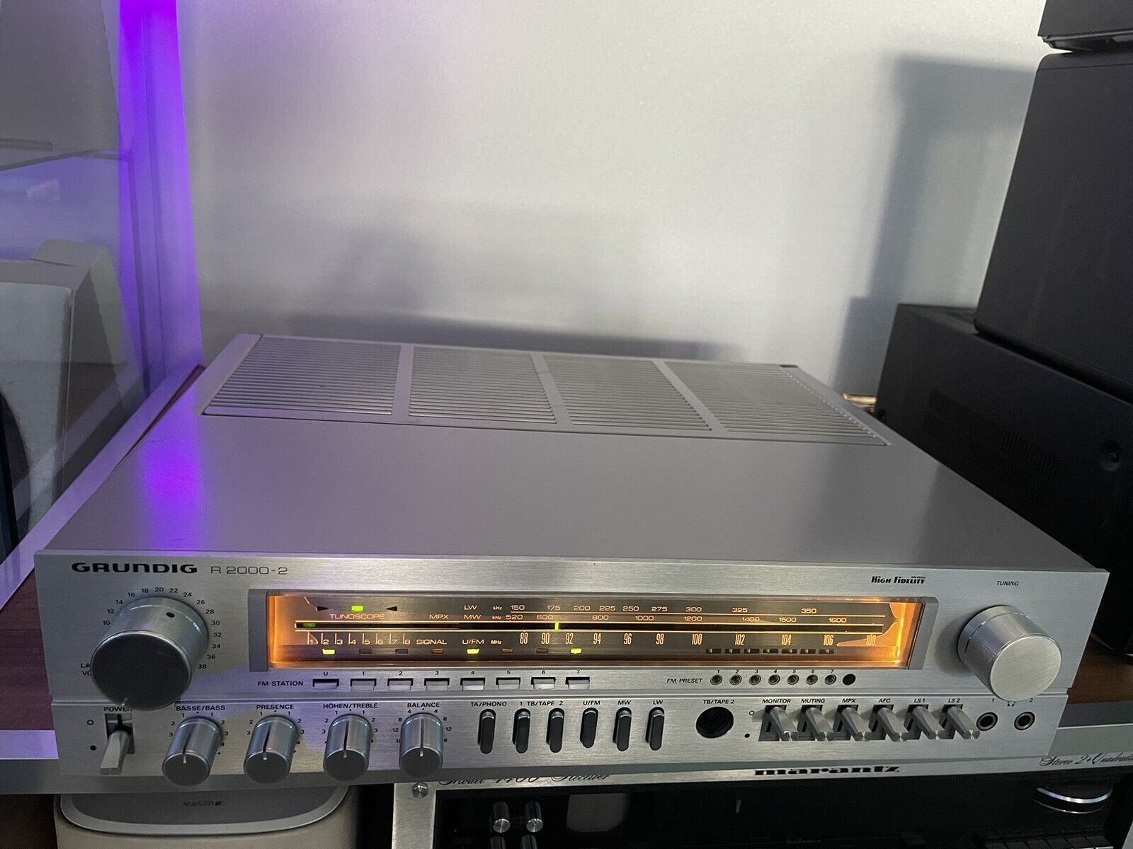 GRUNDIG R2000-2 Stereo Amplifier 2X50 WRMS Vintage 1980 Good Look AM/FM NOT WORK