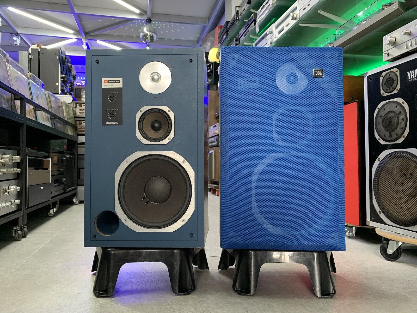 JBL 4313B LEGENDARY Studio Monitor Speakers Vintage 1980 Original Work Good Look