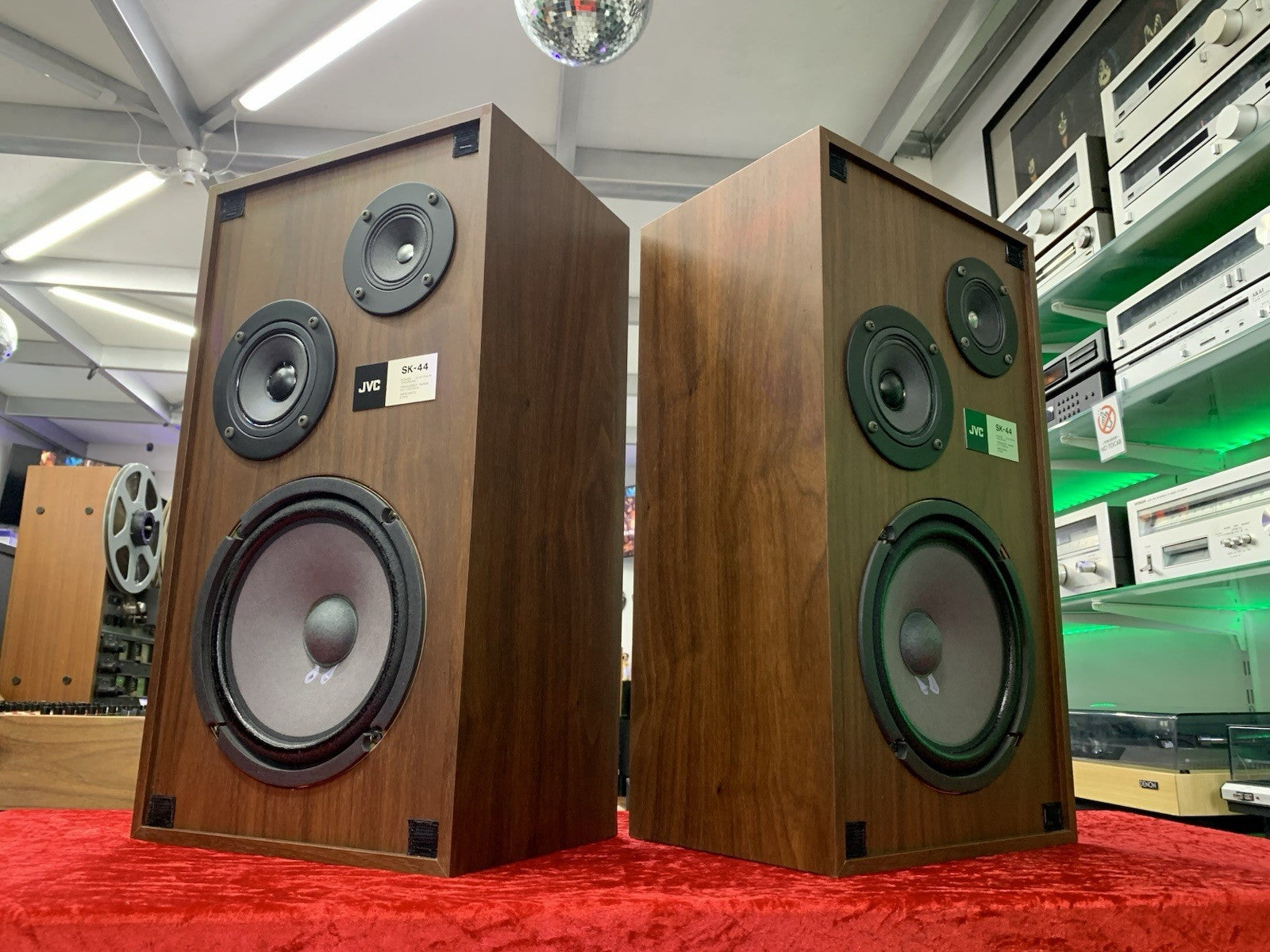 JVC SK 44 Speakers 3 Way System 70 Watts Vintage 1976 OLD STOCK NEW NEVER USED