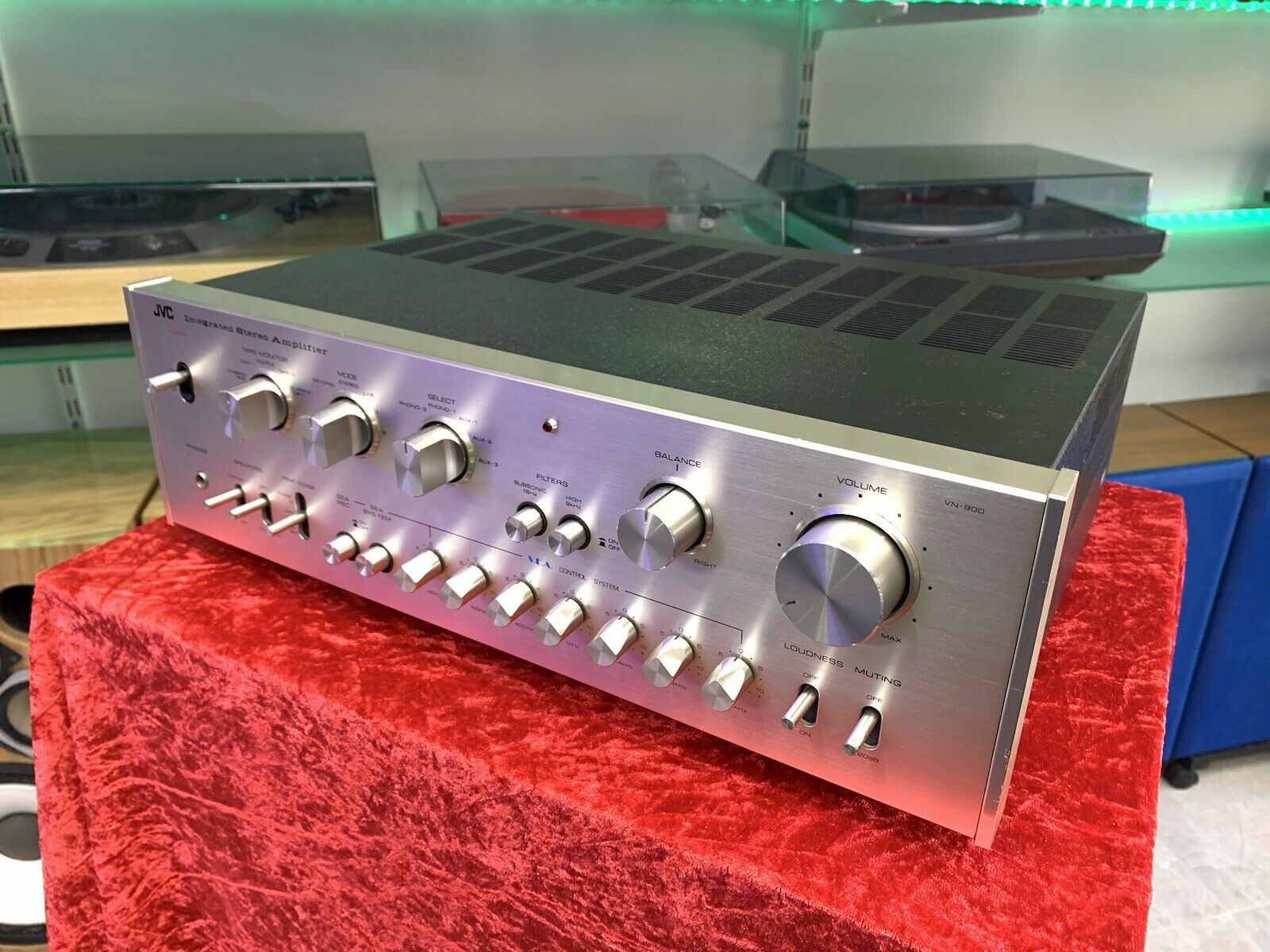 JVC VN-900 STEREO INTEGRATED AMPLIFIER 50+50Watts RMS Vintage 1973 WORK GoodLook