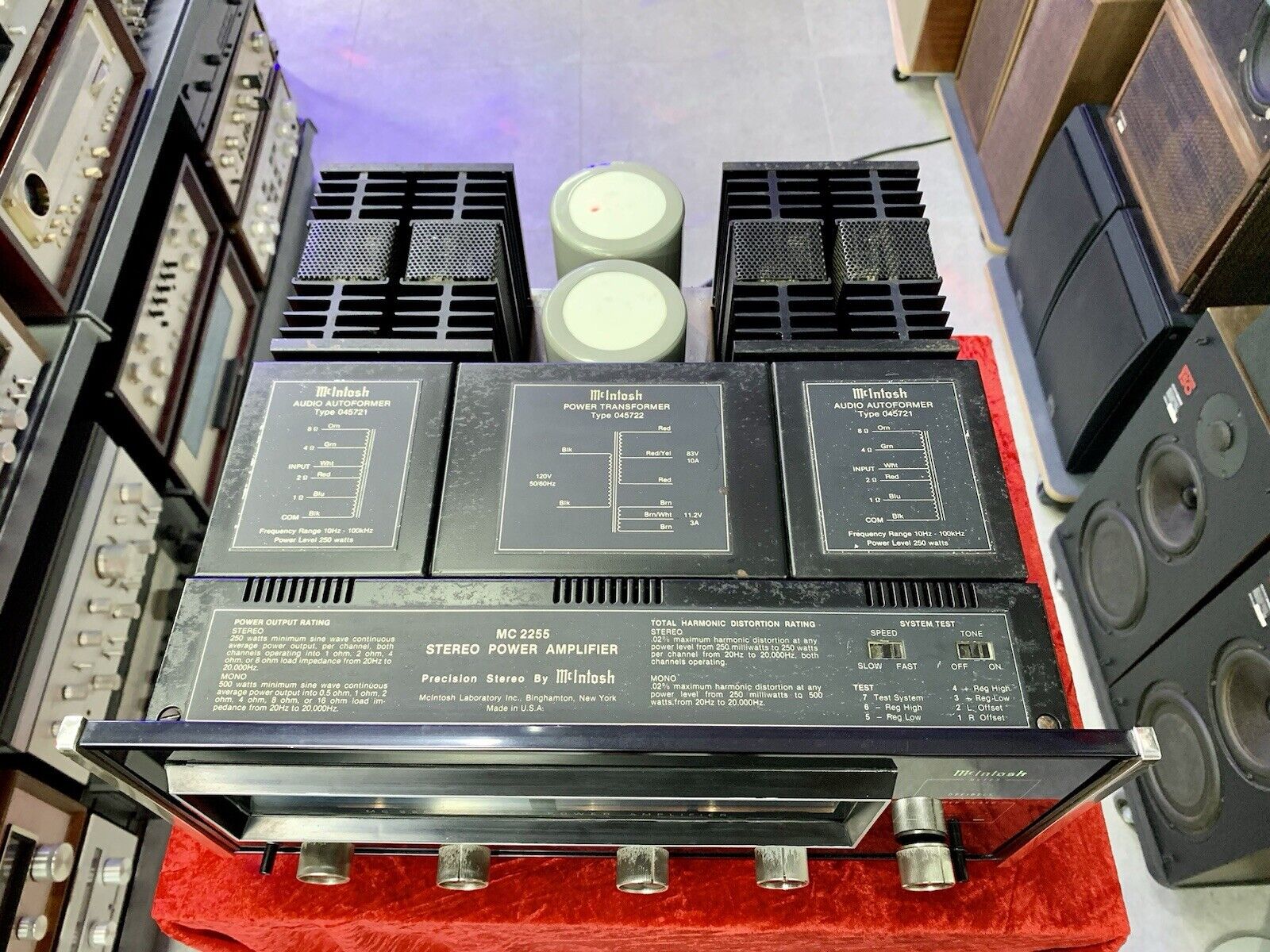 McINTOSH MC 2255 Stereo Power Amplifier 250+250 WRMS Vintage 1981 WORK Good Look
