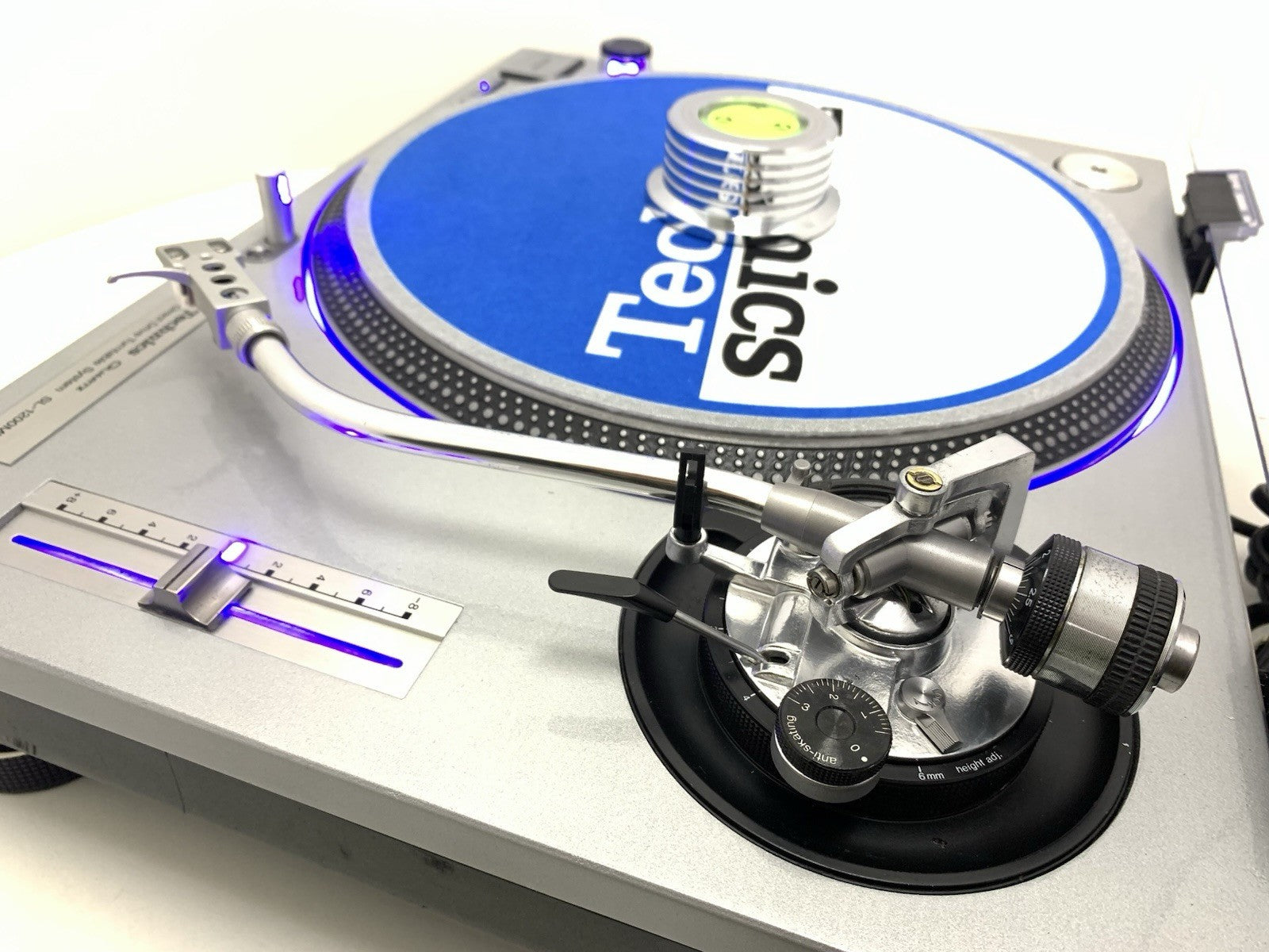 TECHNICS SL 1200 MK2 Direct Drive Turntable Vintage NEW BLUE LEDs